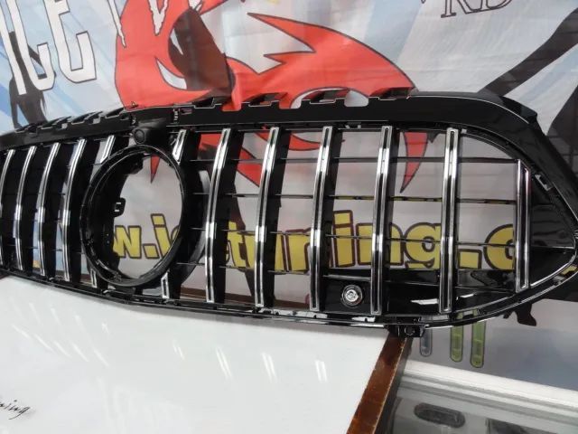 Grelha frontal em preto piano brilhante e cromado com espaço para símbolo e camera para Mercedes Classe A W177 / V177 2018-2022 Panamericana / GT-R