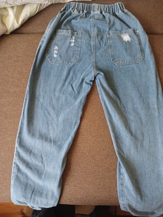 Продам джинсы на девочку 11-14 лет