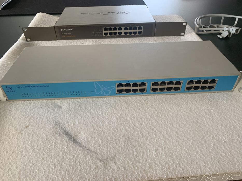 24-Port 10/100 Switch64740902315778120