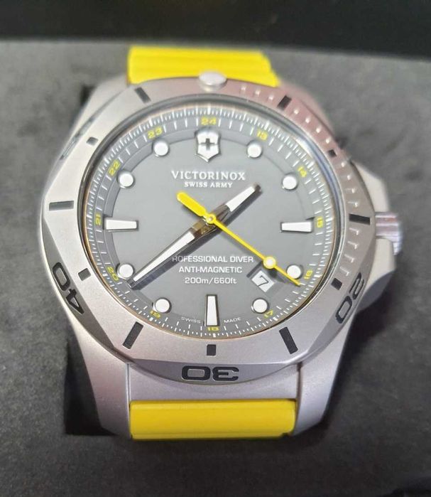 Zegarek Victorinox 241844 walizka, 5 lat gwarancji