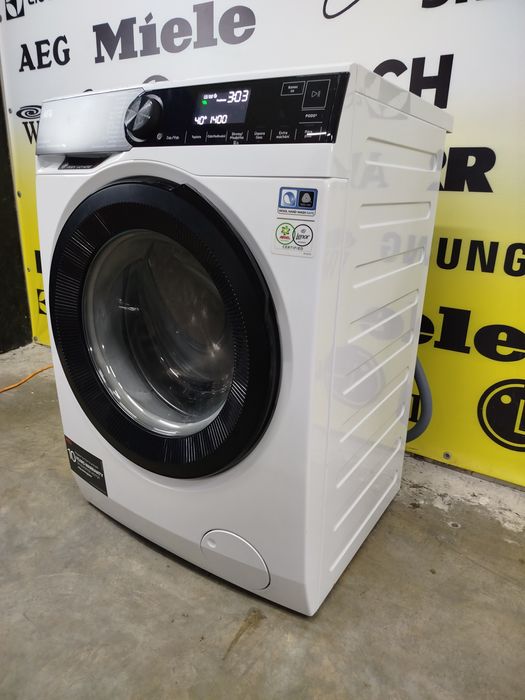 Пральна машина фірми AEG