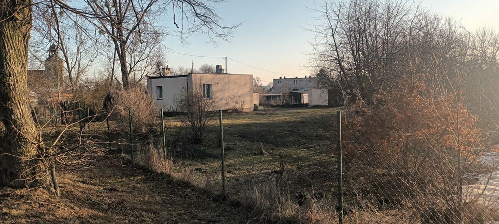 Na sprzedaż  duża działka z zabudowaniami w miejscowości  Nawra