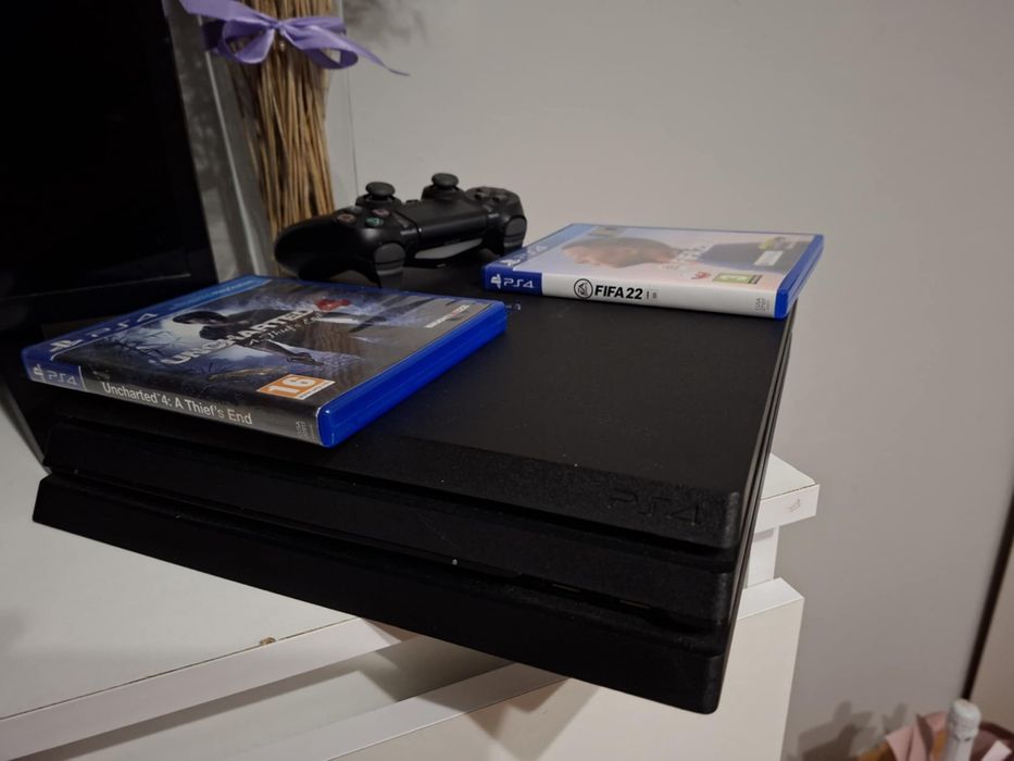 Ps4 pro 1tb 2 gry i pad