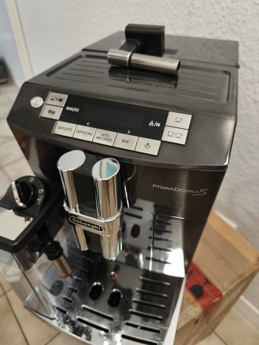 Кавомашина в Кожен Дім ® Delonghi з молочним стаканом PrimaDonna S E
