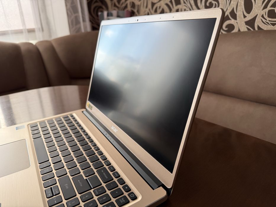 Ноутбук 15.6" Acer Swift 3 на Intel i7-8550U с 8ОЗУ/256SSD/FullHD/RoseGold