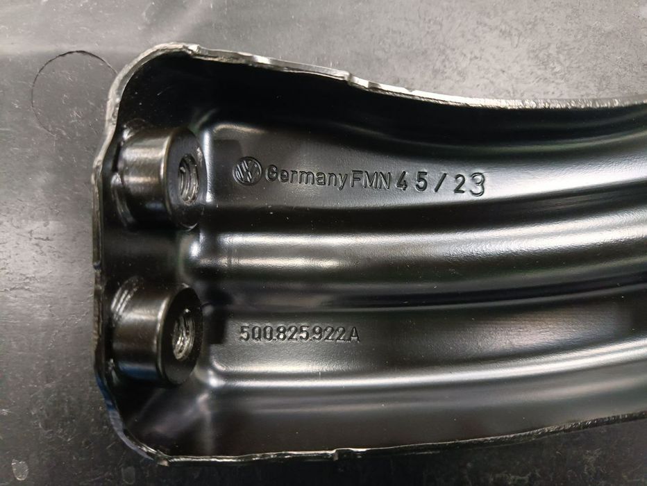 Кронштейн оригінал для кріплення захисту двигуна Фольцваген Шкода Skod