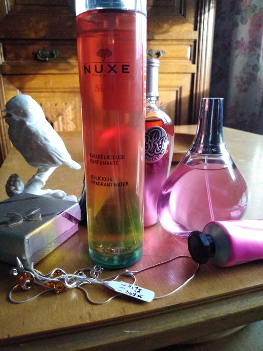 Nuxe sun edt. 100 ml. Woda świetna. I ten zapach kokosów. Słodziutka.