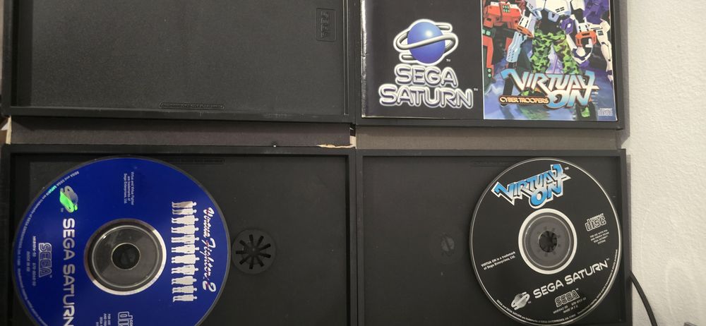 Pack Sega Saturn Modelo 1 (PAL) + 2 Comandos + 7 Jogos + Consola e Comandos Extra p/ Peças