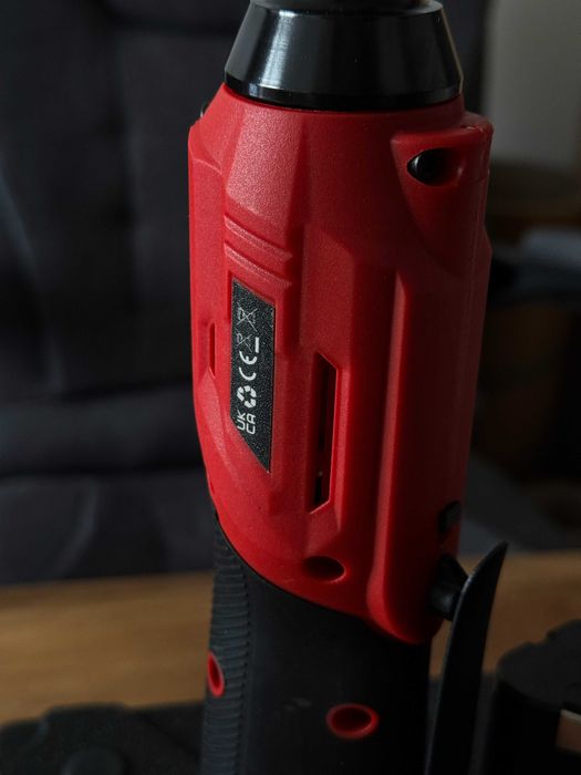 Elektryczna Grzechotka Kątowa 3/8 w Praktycznej Walizce 2x aku NOWA !