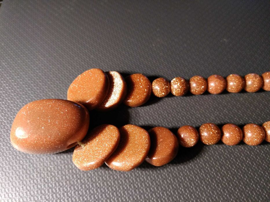 Бусы  гранат.  Золотой песок
