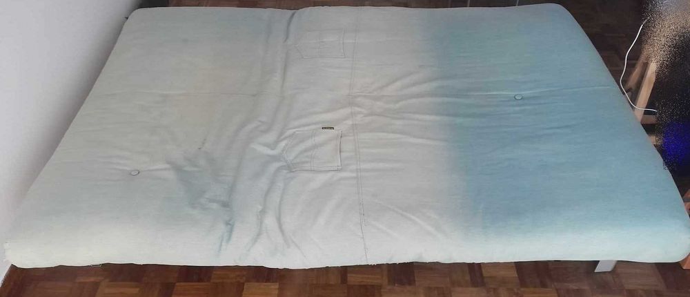Sofá-cama 3 lugares com cabeçeira elevatória em modo Cama - Bom Estado