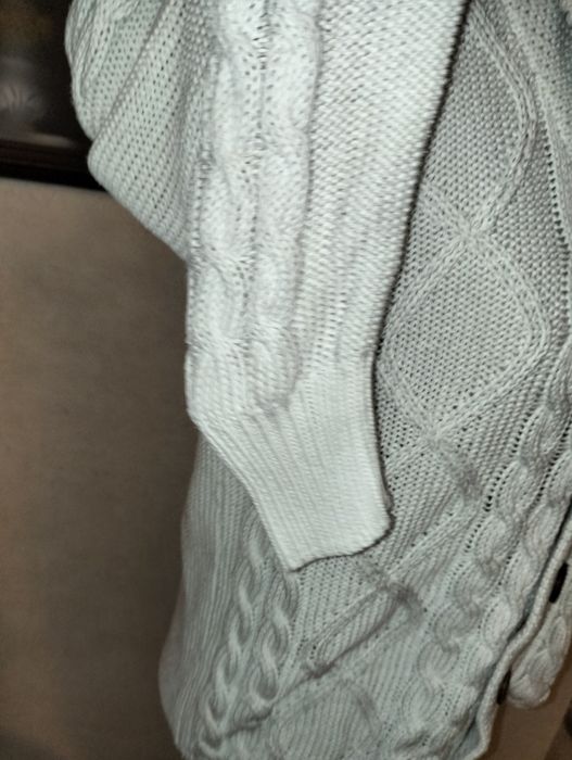 Rozpinany sweter biały warkocz guzki S