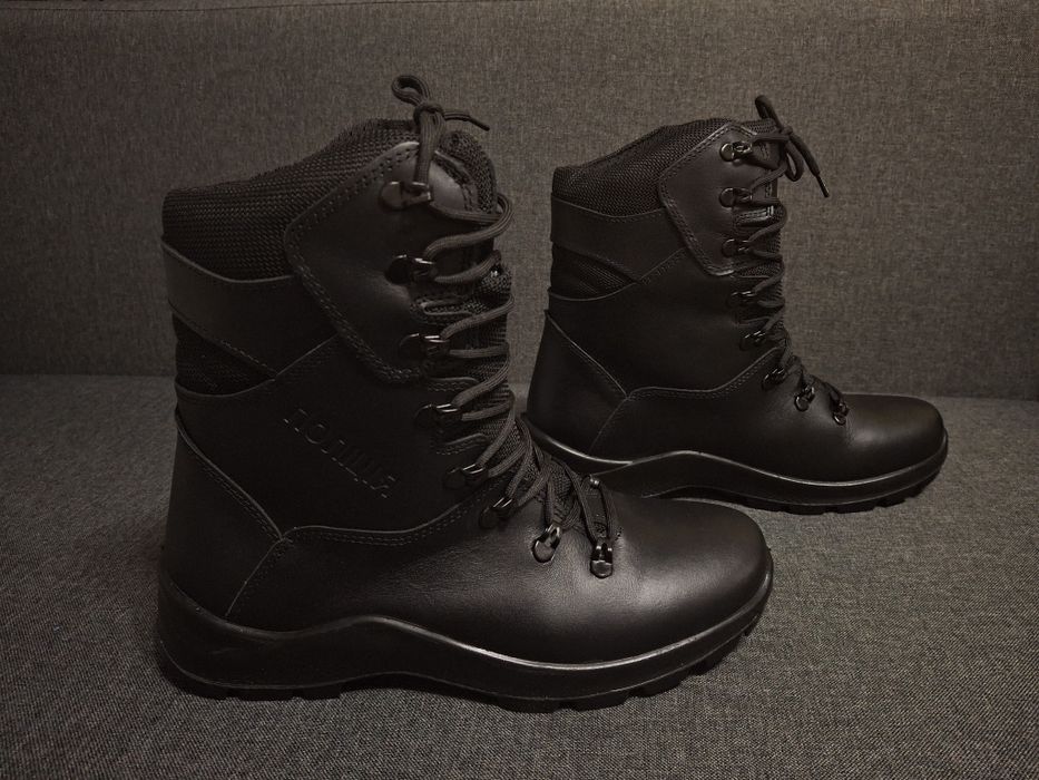 Черевики з високими берцями