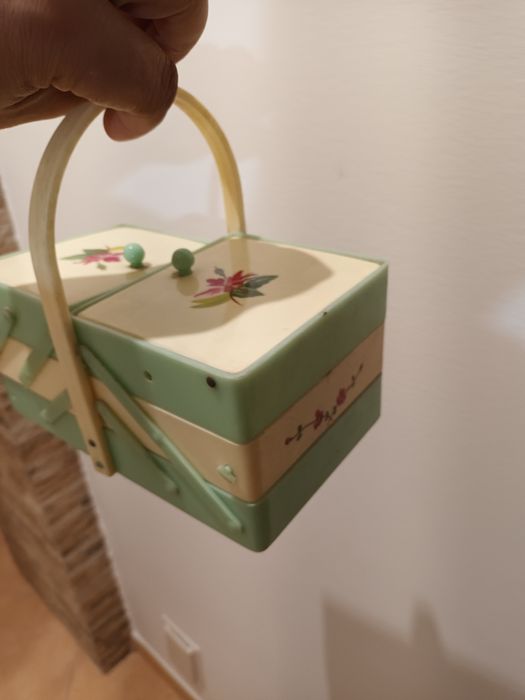 2 brinquedos portugueses ipaf; baquelite liz  com defeitos