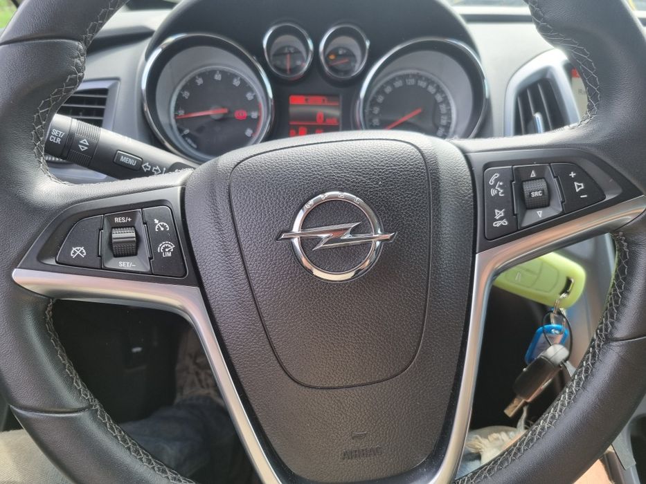 Astra gtc 1.4 benzyna .