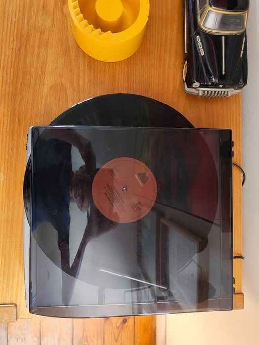 Gira discos Sony PS-J20 com pré-amplificador integrado - Óptimo estado