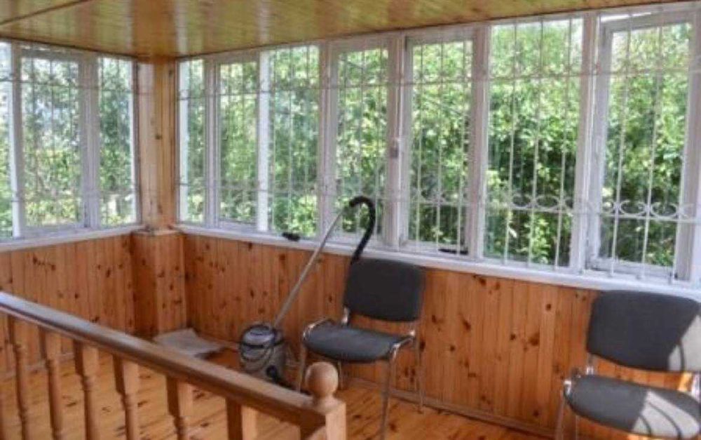 Просторий будинок в Загальцях - тихе місце для життя.