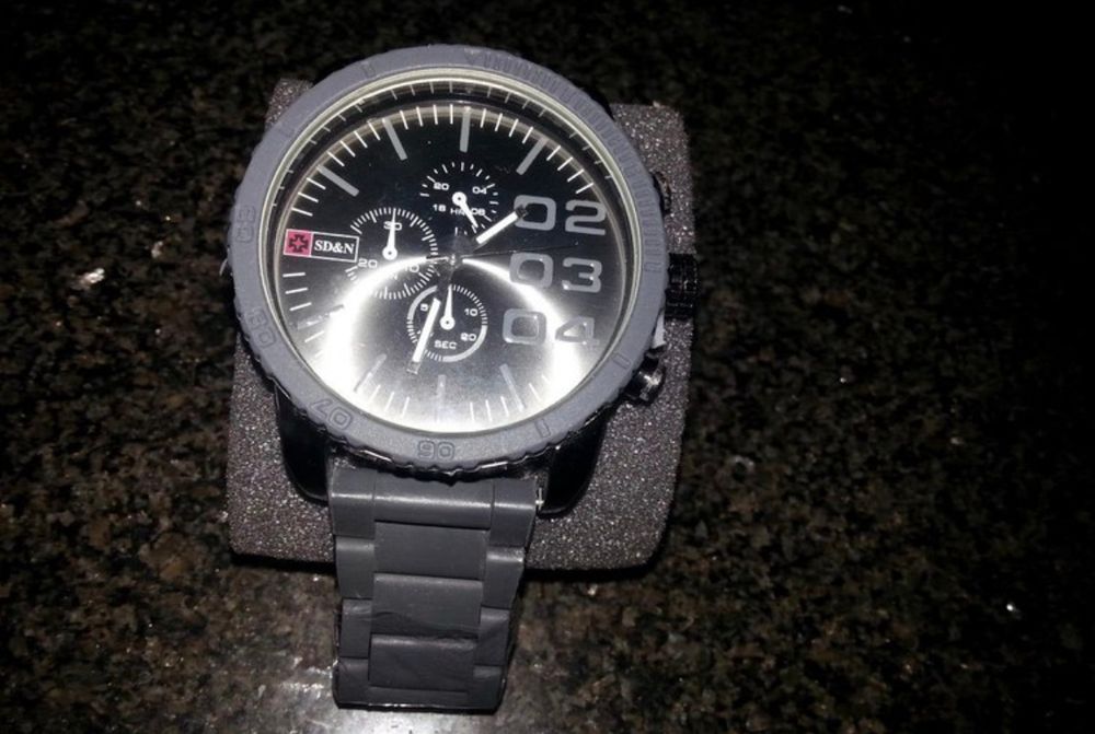 Relógio NOVO, em Caixa, Moderno, Elegante e Barato