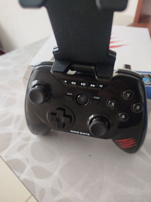Беспроводной геймпад Mad Catz