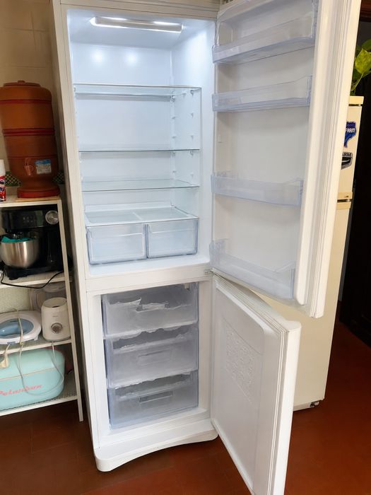 Vendo 2 Frigoríficos a Funcionar – Recolha Imediata