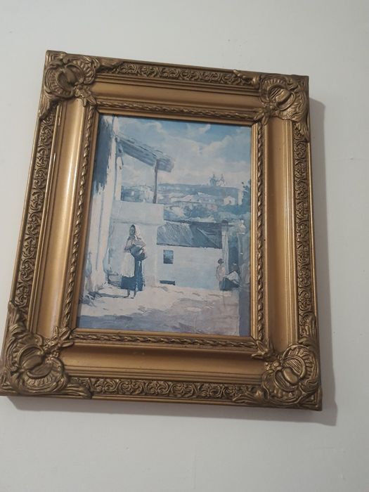 Espelho e dois quadros