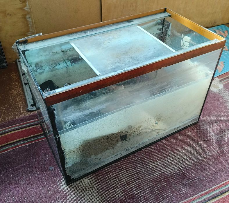 Продам аквариум б/у.