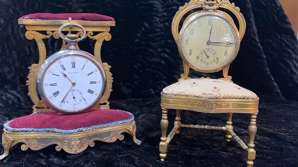 Expositores relogios de bolso em prata