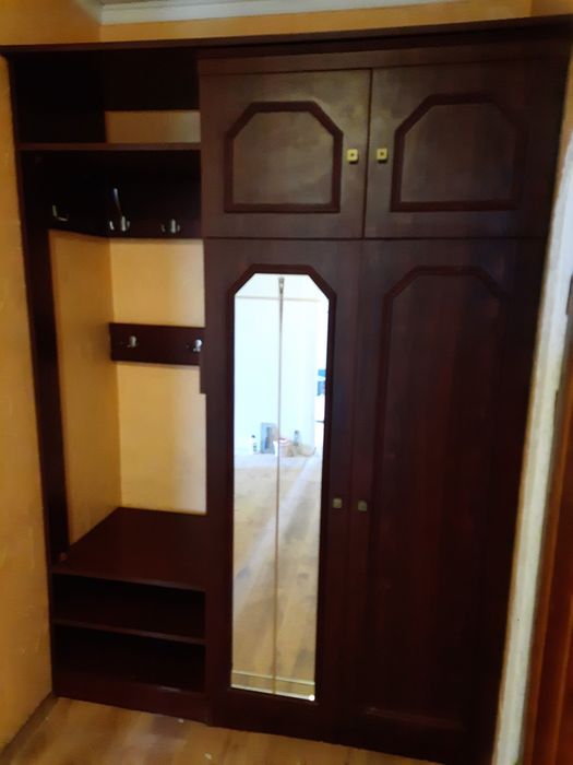 Шафа в прихожу .