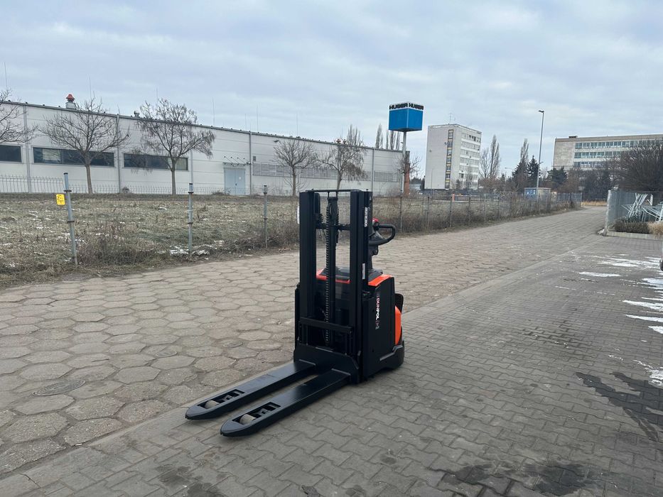 Paleciak elektryczny Toyota BT SWE200D