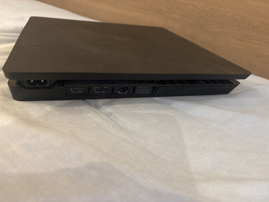 PS4 Slim 1 Tb + jogos