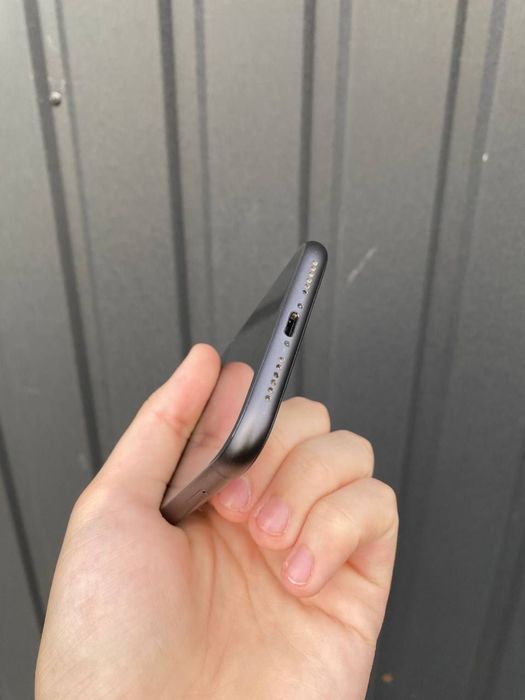 Продам айфон 11 128