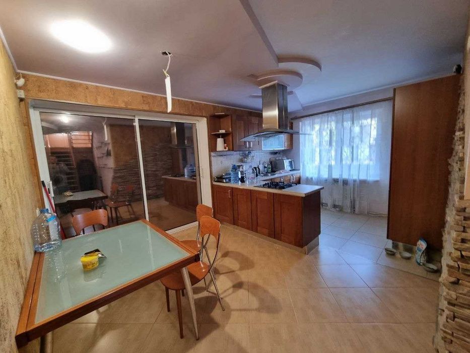 Продаж будинку в центрі