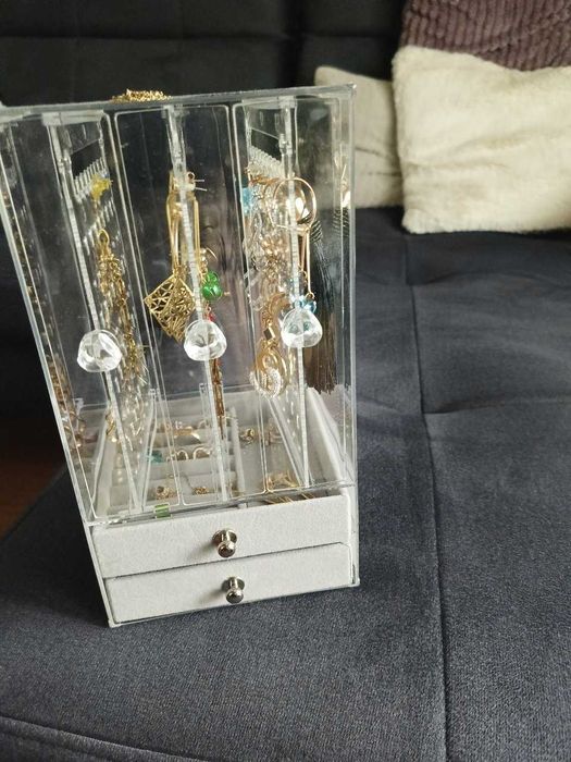 Szkatułka Organizer Ekspozytor Kasetka Pudełko na Biżuterię Akcesoria