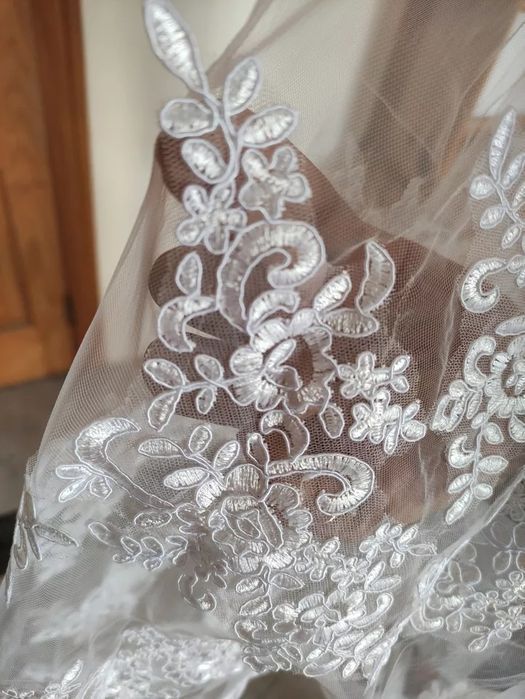 Véu de noiva bordado catedral 300 Cm. uma camada com pente