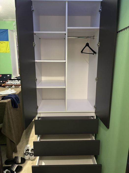 Великий Шкаф Вмісткий