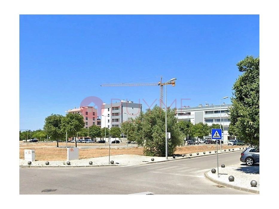 Lote para Construção de 8 Frações com Cave - Loulé