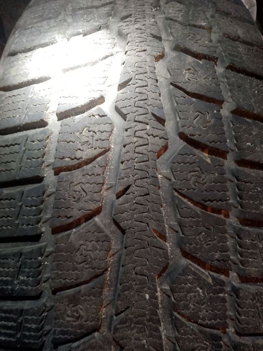 Продам шины почти новые 245/50 R20 Toyo observe 4шт зима отличное сос ...