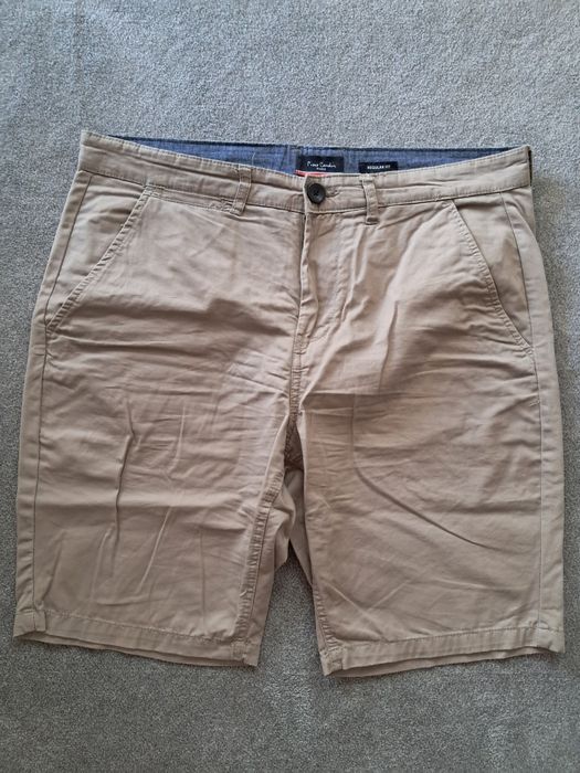 Krótkie spodnie casual Pierre Cardin