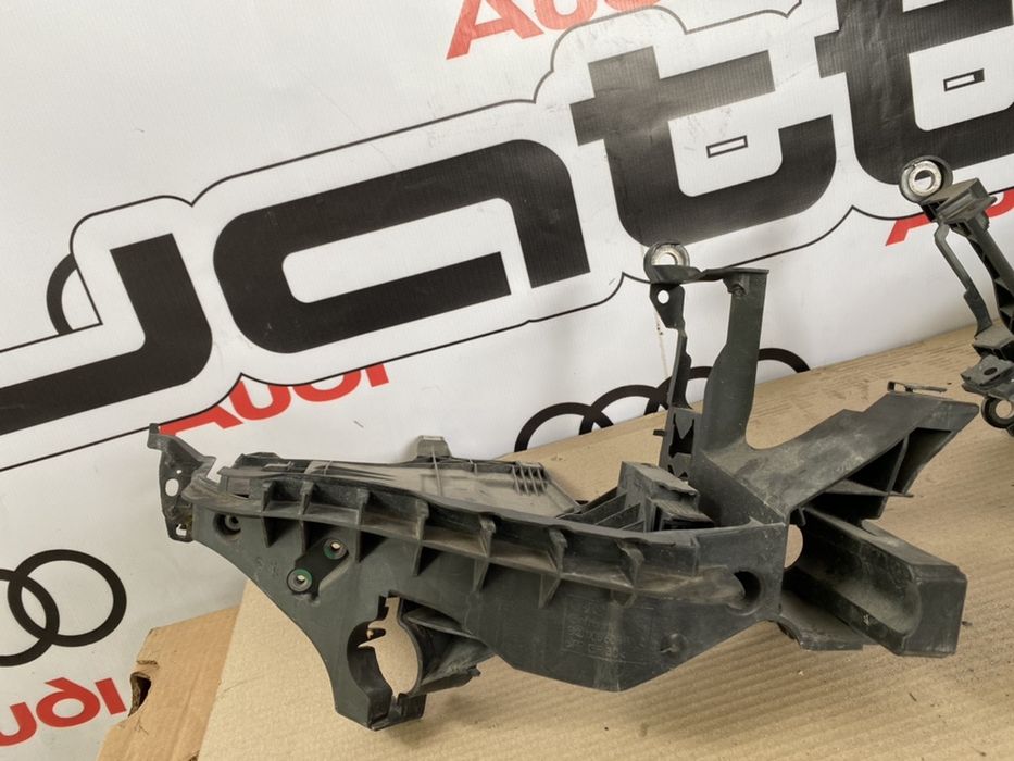 Кронштейн фари \ кріплення \ шахта \ площадка Audi A4 B8 8K0 12-16 рік