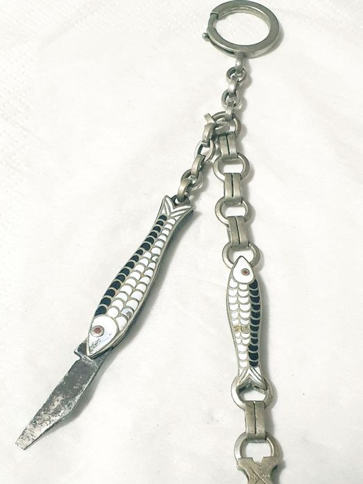 Antiga corrente de relógio de bolso em alpacca e esmalte com canivete