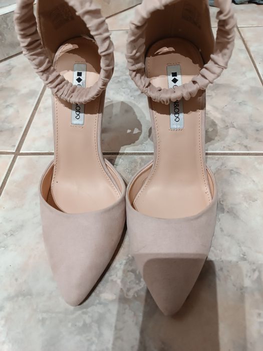 Piękne damski buty na obcasie