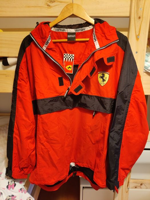 Corta vento Ferrari