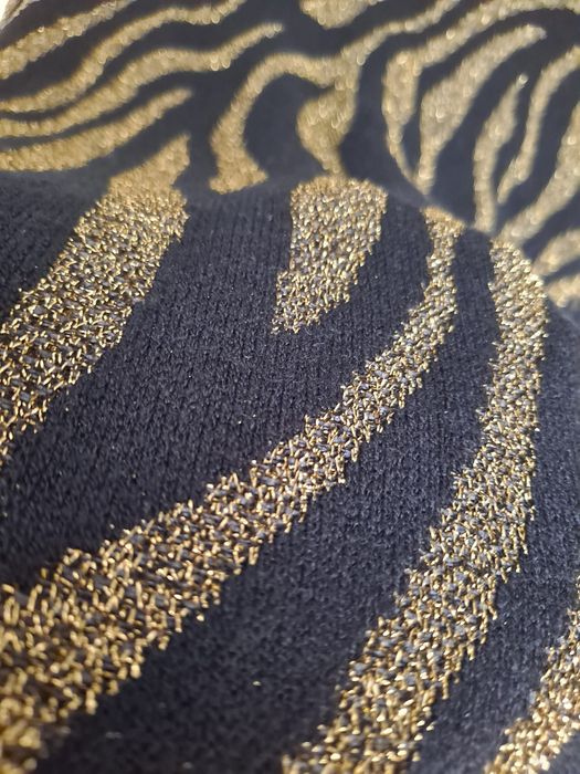 sweter cienki czarny złota nitka