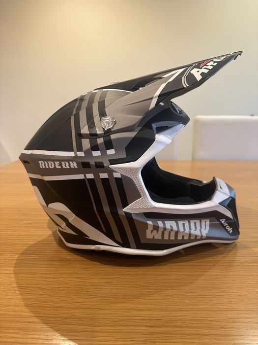 Airoh wrapp edição limitada