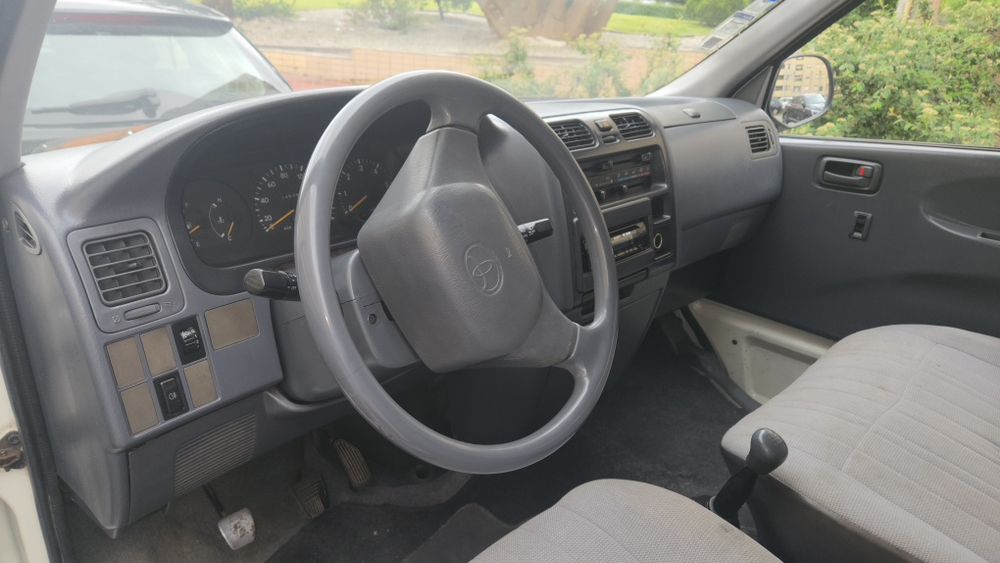 Toyota hiace 6 lugares 2.4
