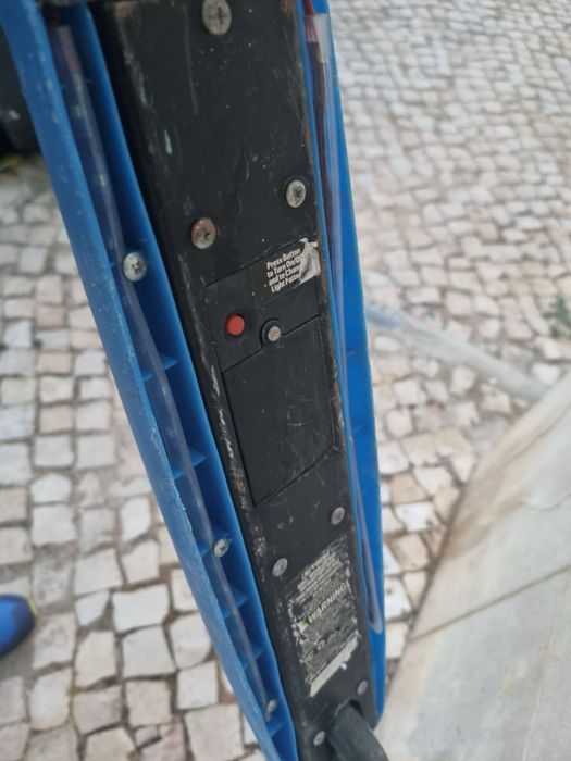 Trotinete Infantil Dobrável com Luz de Fundo – Excelente Estado!