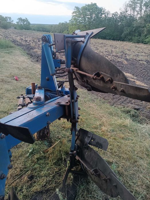 Плуг оборотний 4+1