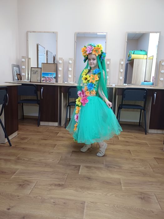 Здаю в аренду дитячі сукні