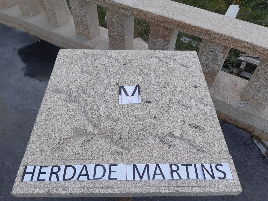 Brasão  em granito