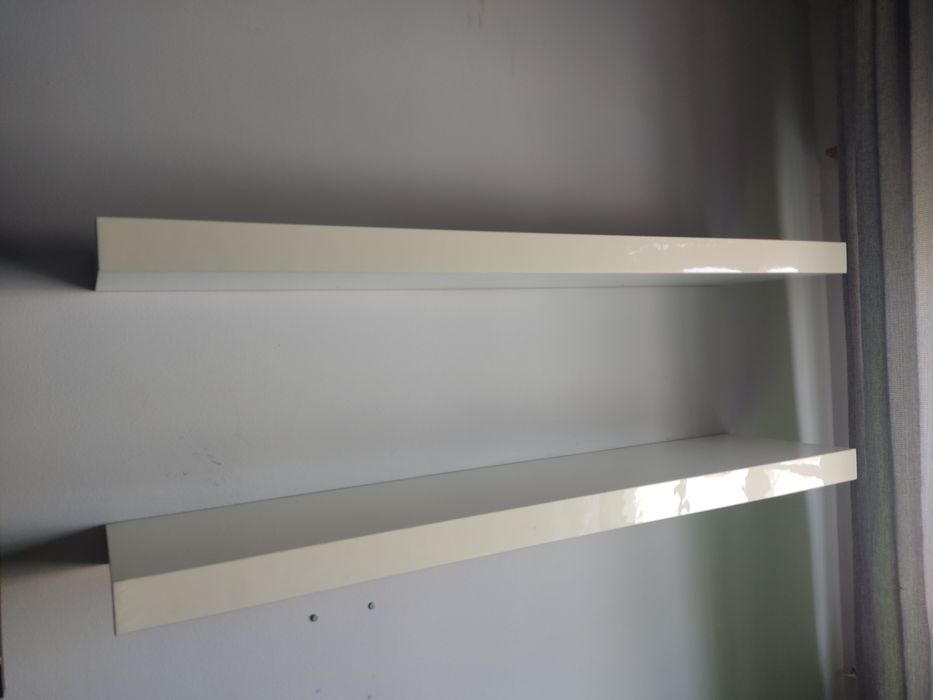 Prateleiras brancas IKEA